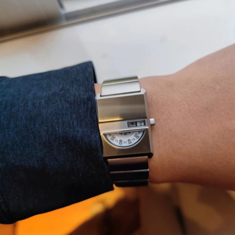 Orologio sportivo quadrato da  - Moonphase Complication Watch recensione e prezzo