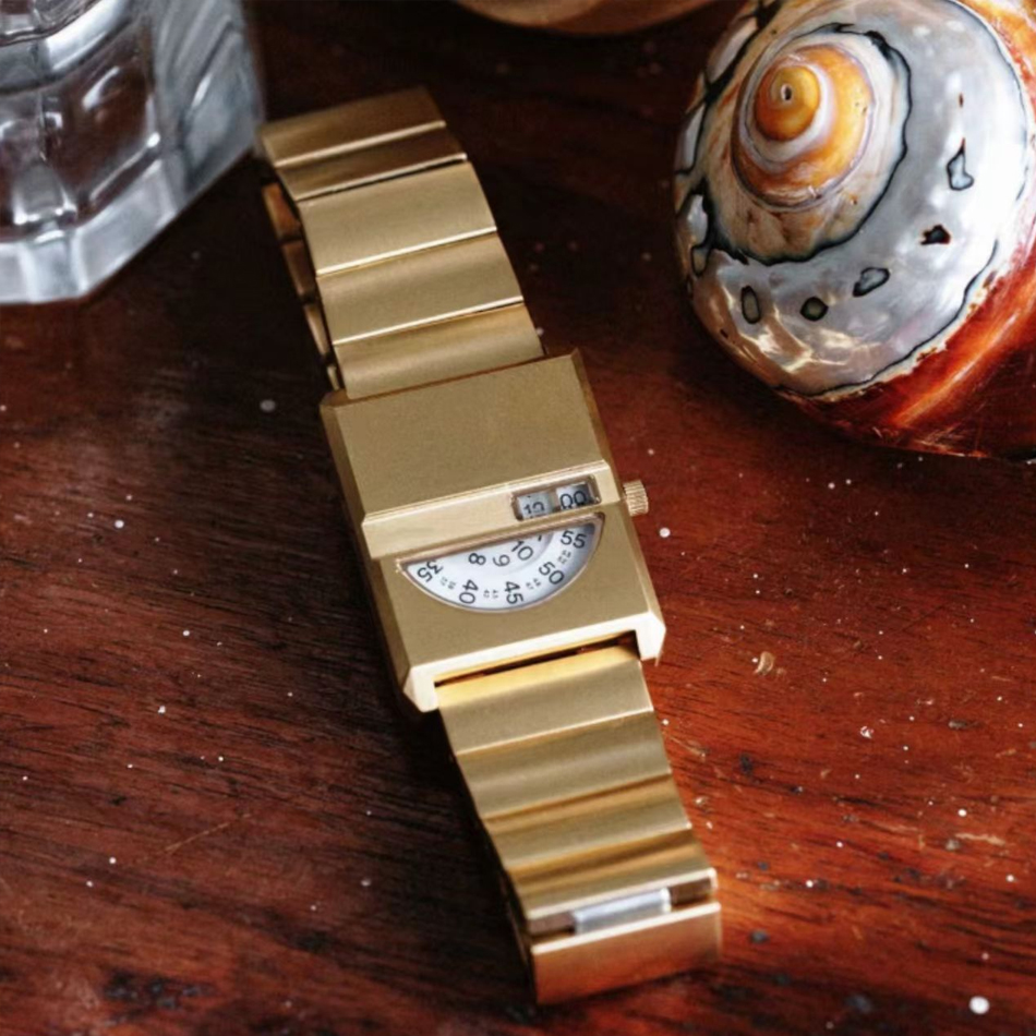 Orologio sportivo quadrato da  - Moonphase Complication Watch recensione e prezzo