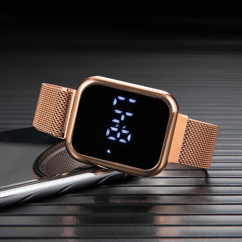 Orologi digitali rettangolari  - Luxury Watch News recensione e prezzo