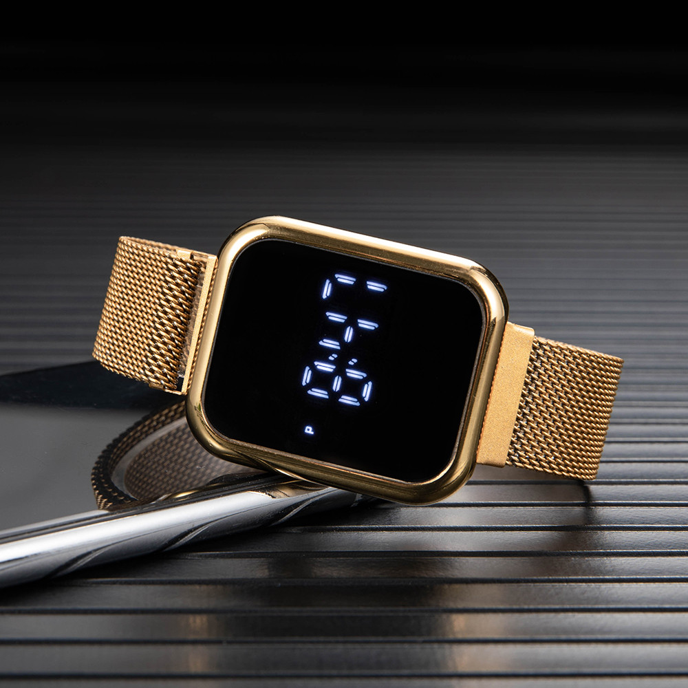 Orologi digitali rettangolari  - Luxury Watch News recensione e prezzo