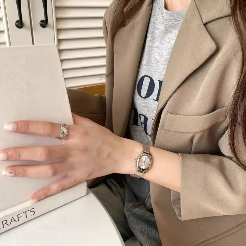 Piccolo quadrante ovale verde  - Luxury Watch Vintage recensione e prezzo
