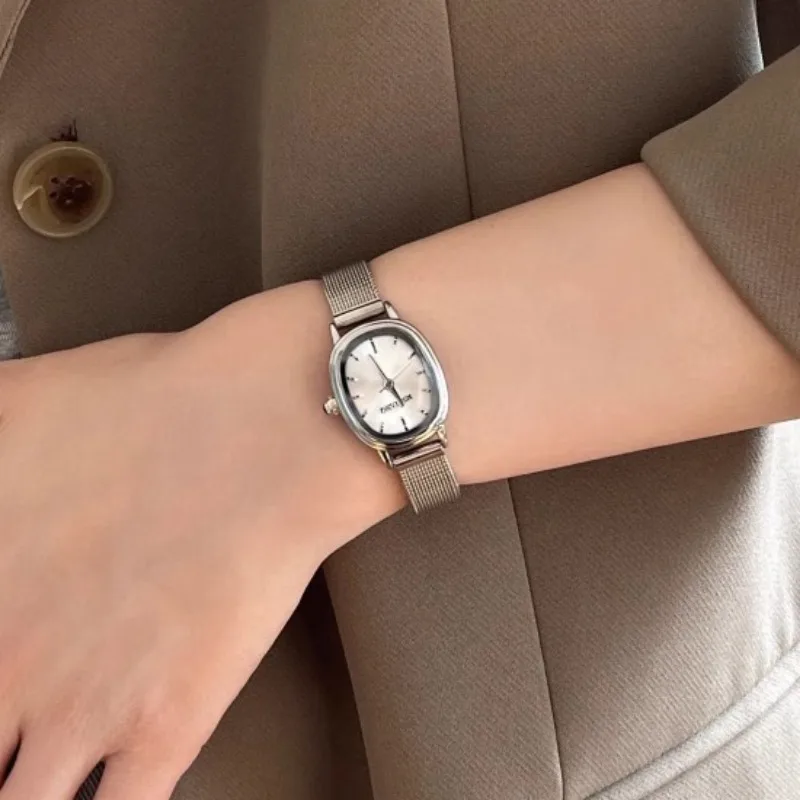 Piccolo quadrante ovale verde  - Luxury Watch Vintage recensione e prezzo